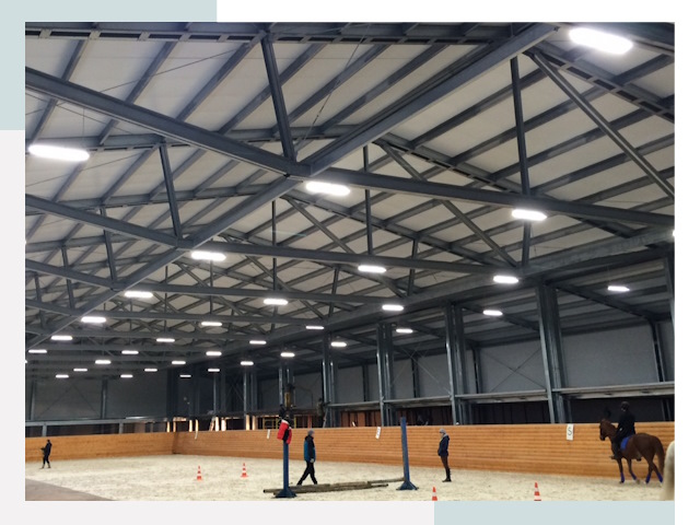 Строительство конных манежей от 610 руб в Истра